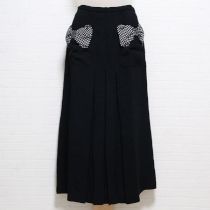 黒ドットリボン使い縮緬スカート