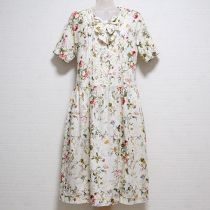 生成豆と花柄ワンピース