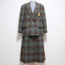 ブルー×茶エンブレム付きチェックダブルスーツ