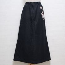 黒薔薇刺繍スカート【L】
