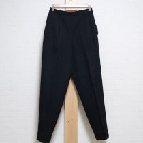 黒ツータックパンツ