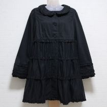 黒フリル使いコート