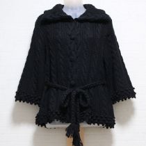 黒ケーブル編みカーディガン