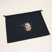 黒ブーケ刺繍巾着