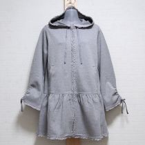 グレーフリル使いロングパーカー