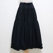 黒フリル使いスカート