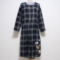 紺系チェックネーム使いワンピース