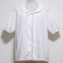 白ロゴ入りブラウス