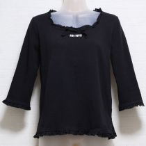 黒ピコフリル使いロゴ入りカットソー