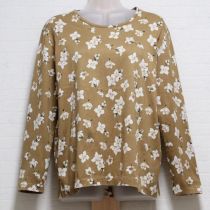 ベージュリンゴの花長Tシャツ
