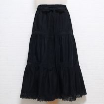 黒レース使いローンスカート