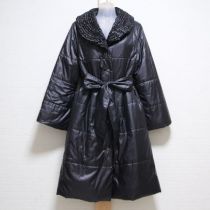 黒フリル襟ロングコート