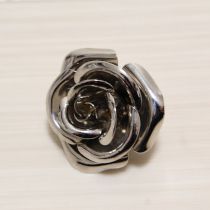 薔薇ピンブローチ