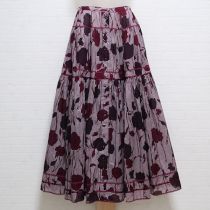 ボルドー系花柄スカート
