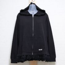 黒ローンフリル使いパーカー