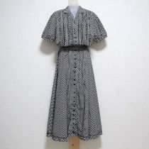 黒水玉フリル使いワンピース