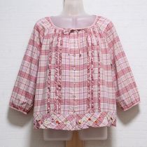 ピンク系苺刺繍オリチェブラウス