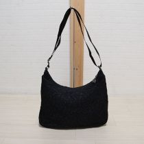 黒カメリアキルティングショルダーバッグ