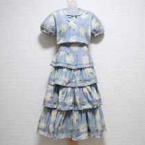 ブルーグレーマーガレットブーケ段々ワンピース