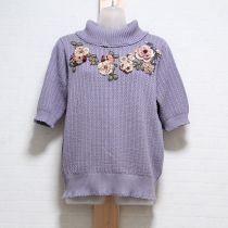 パープル花モチーフタートルセーター