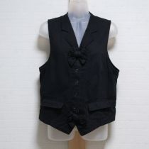 黒ロゴ刺繍リボン付きベスト