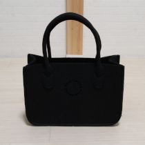 黒ロゴ型抜きフェルトバッグ