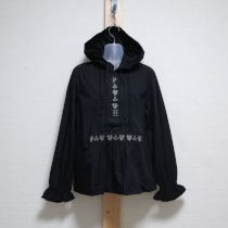 【ゆったり】黒刺繍入りフード付きブラウス