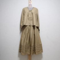 ベージュピンタックブラウス&スカート