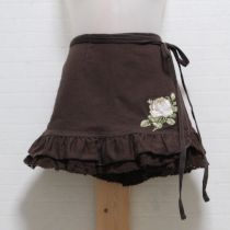 こげ茶ホワイトローズ刺繍タブリエ