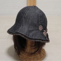 黒系花モチーフデニム帽子