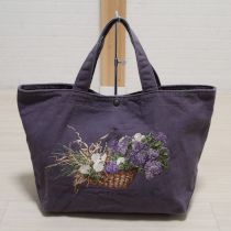 パープルライラック花籠刺繍トートバッグ