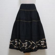 黒花モチーフスカート