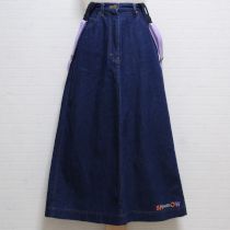 紺デニムロゴ刺繍サスペンダースカート