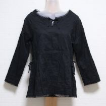 黒格子刺繍ブラウス