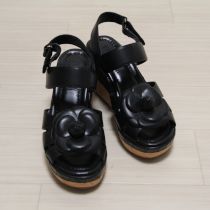 黒カメリアサンダル