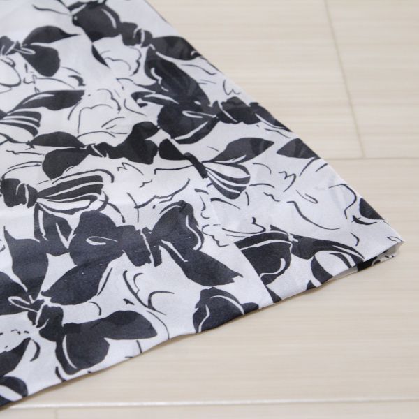 白×黒リボンプリントポリブラウス&スカート