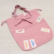 ピンクロゴパッチ使い巾着型バッグ