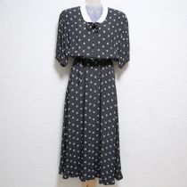 黒ドット小花ワンピース