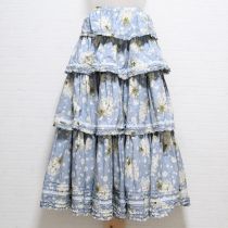 ブルーグレー勿忘草と白い花ブーケ段々スカート