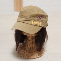 ベージュレーシングカールくん刺繍キャップ
