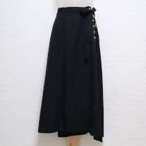 黒リボン付きフレアースカート