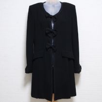 黒ロゴ入りシフォンジャケット