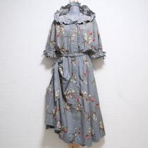 ブルーグレー薔薇ブーケフード付きワンピース
