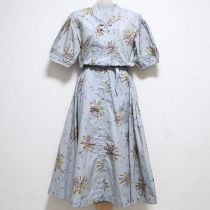 ブルーグレーすみれブーケワンピース