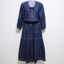 紺デニム倒しタックワンピース