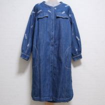 ブルーランダムロゴ刺繍入りデニムワンピース