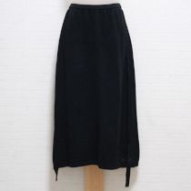黒ロゴ刺繍ニットスカート