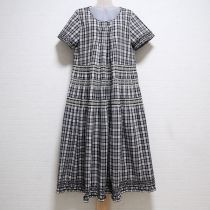 黒系チェックスモック刺繍ワンピース