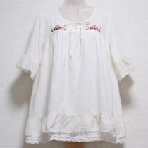 生成ストロベリー刺繍レイヤー風ブラウス