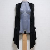 黒リボン使いニットジレ